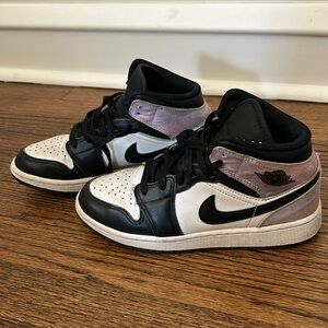 Air jordan mids size big kid grade school 4.5Y